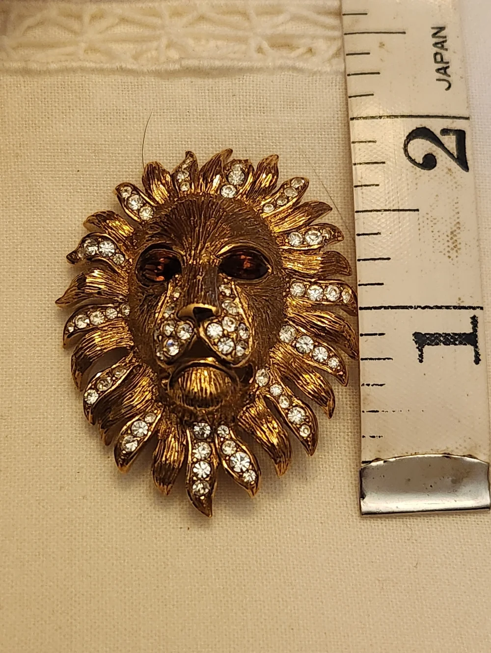 Vintage Attwood & Sawyer Lion Head Crystal Pin Brooch EUC Rhinestone Gold Tone